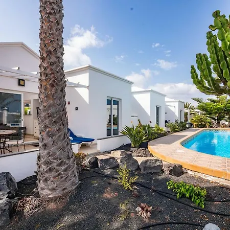 Charco Del Palo Bungalows 度假居 *