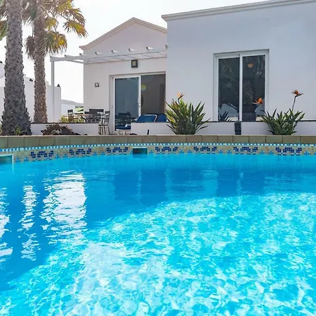 펜션 Charco Del Palo Bungalows 차르코 델 팔로