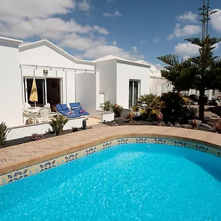 펜션 Charco Del Palo Bungalows 차르코 델 팔로