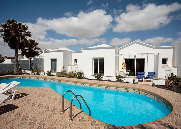 Charco Del Palo Bungalows *